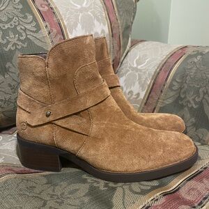 Born Tori Cream Suede Boots. Size 7.5 Women 
N18-06